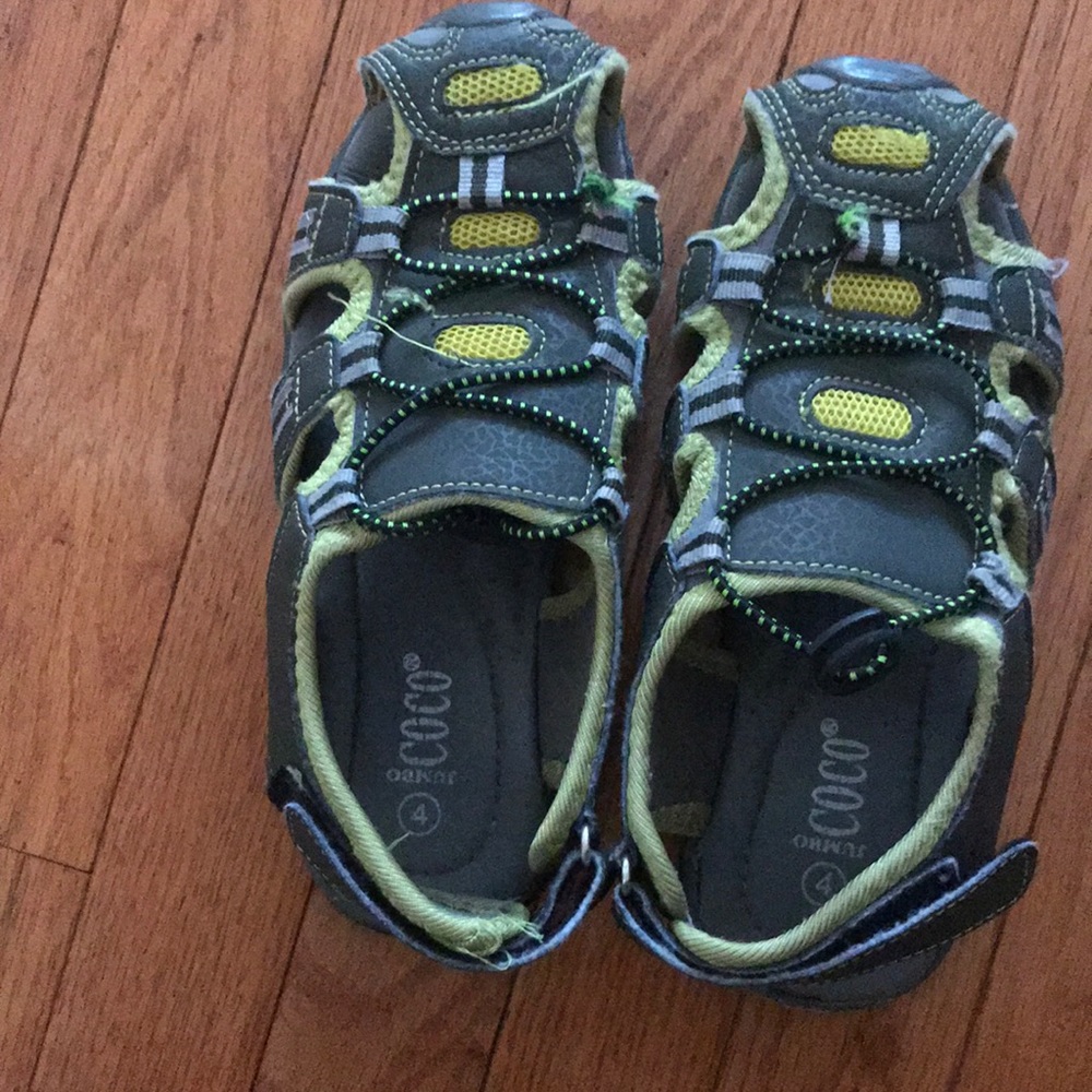Gently loved! Kids size 4